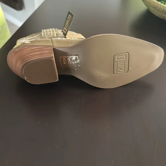 The Primrose Cowboy short ankle boots by Dingo - Picture 2 of 3